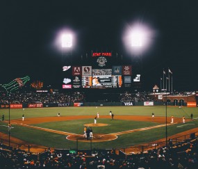 开云体育直播-世界排名争夺战焦点战，凯尔特人险胜独行侠，东西部格局暗流涌动