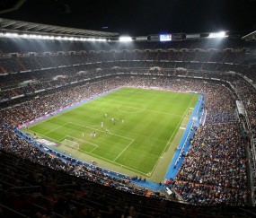 开云体育视频直播-赛道与球场，范弗利特在F1揭幕战中的辽宁式接管