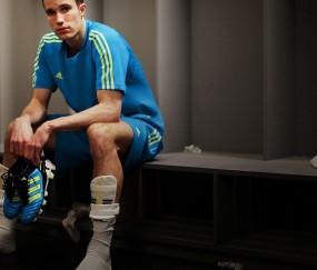 开云体育APP下载-F1新赛季揭幕战之夜，当引擎轰鸣遇见足球星光，本泽马如何跨界刷屏存在感？