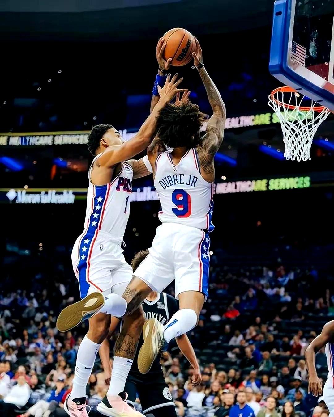 马刺翻盘篮网，布克惊艳四座