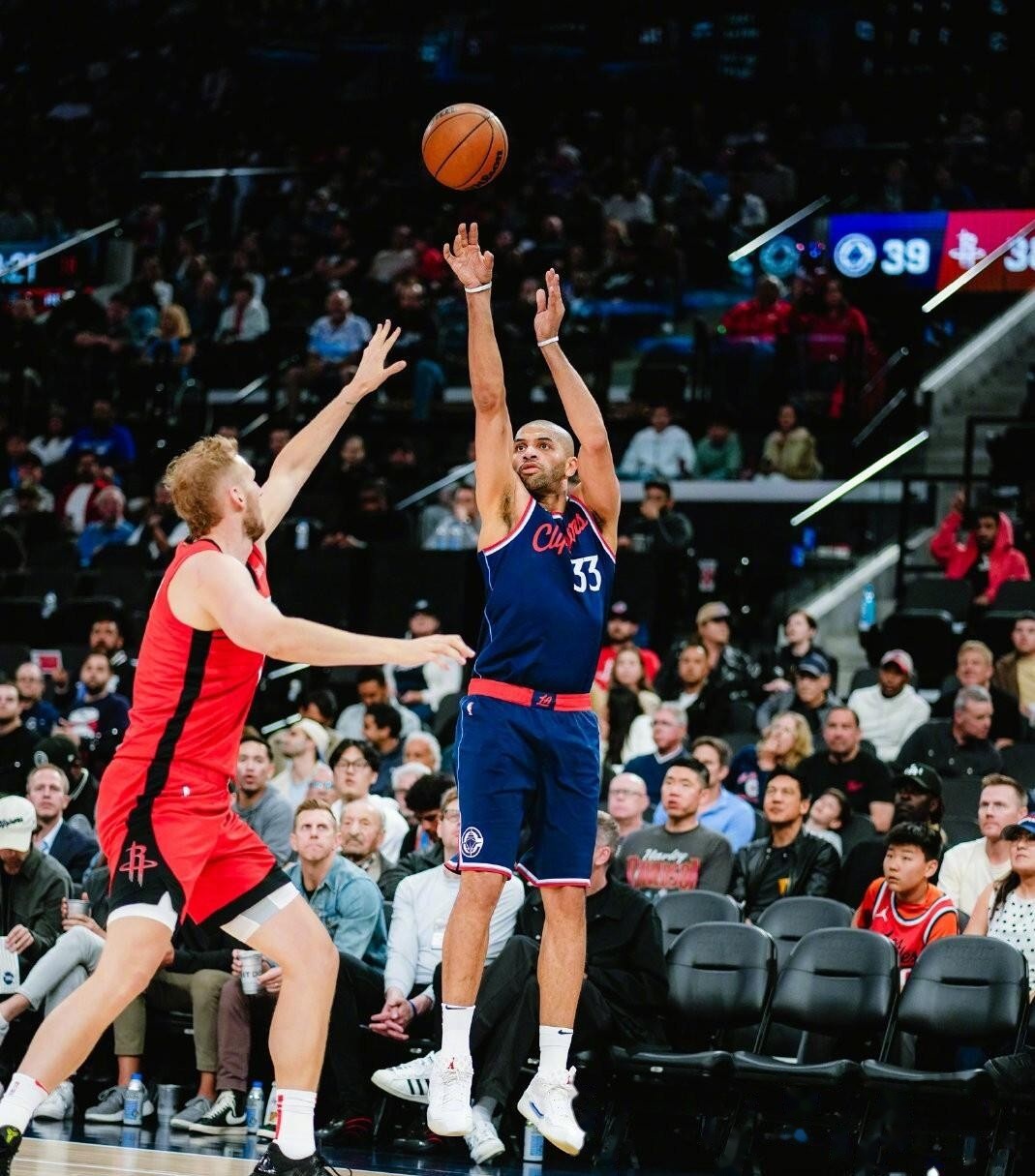 快船轻取马刺，拉文状态火热