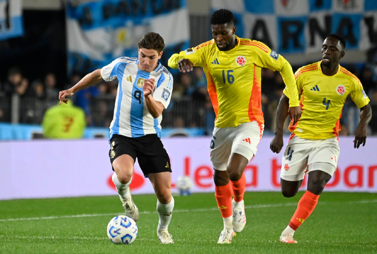 哥伦比亚鏖战克罗地亚，阿圭罗刷新纪录