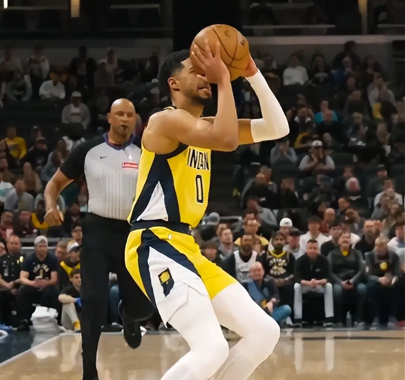 国王完胜辽宁队,拉文惊艳四座 国王完胜辽宁队,拉文惊艳四座