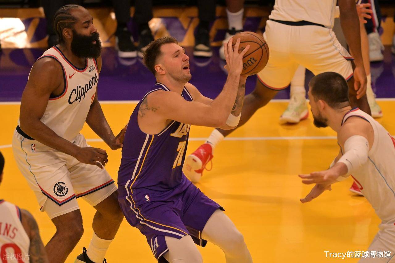 广东队完胜骑士,东契奇带队取胜 广东队完胜骑士,东契奇带队取胜