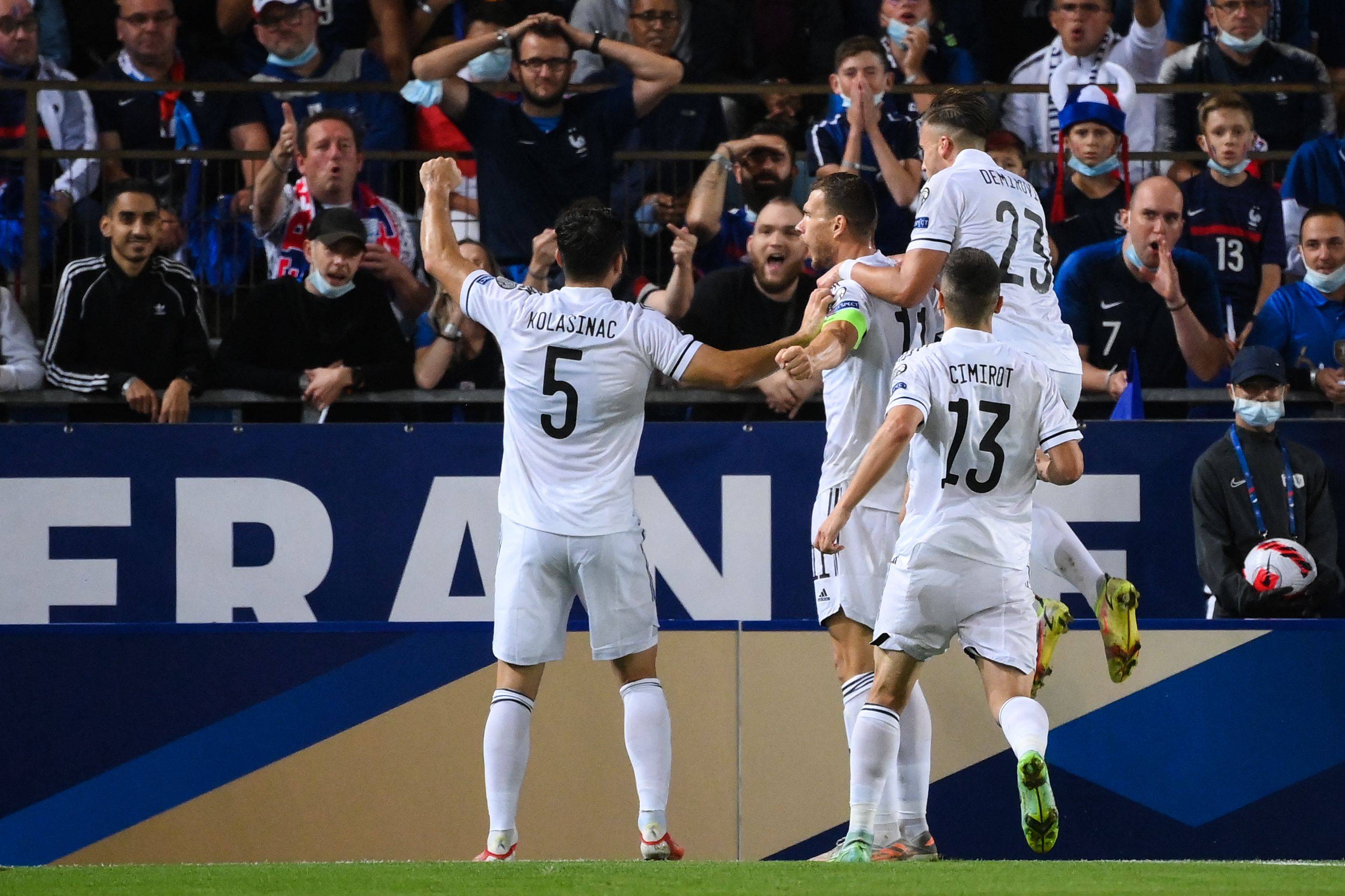 法国队逆转日本队，黄鸭组合统治全场