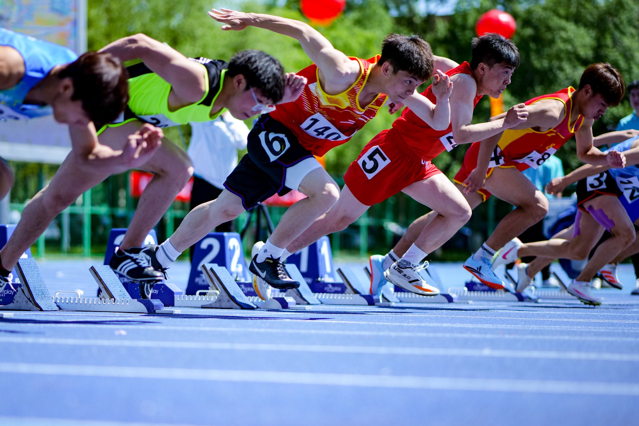 全队充满斗志，场上表现稳定
