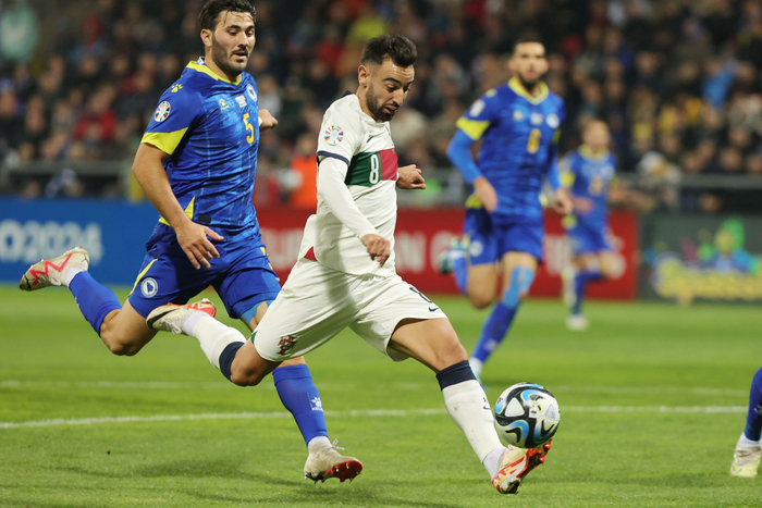 欧洲杯预选赛场面火爆角逐激烈 欧洲杯预选赛场面火爆角逐激烈